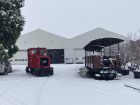 Die Opalinus befreit die Schienen vor dem Depot vom Schnee [10. Dezember 2021]