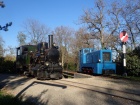 Die beiden Lokomotiven posieren neben der Hipp'schen Wendescheibe [4. April 2023]