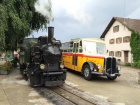 Eine Reisegesellschaft ist stilgerecht mit einem alten Postauto angereist [18. Juni 2016]