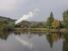 Der Dampfzug spiegelt sich im Baumschulsee [11. Oktober 2014]