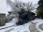 Die Molly überführt den leeren Zug an den Baumschulsee [10. Dezember 2021]