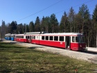 Die beiden Züge warten in der Station Erdmannlistein auf die Rückfahrt nach Bremgarten [30. März 2019]