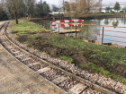 Die Umgebung im Bahnhof Baumschulsee hat wegen den Bohrarbeiten etwas gelitten [20. Februar 2021]