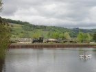 Die Emma fährt mit dem Güterzug entlang vom Ufer des Baumschulsees [2. Mai 2015]