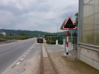 Der Bahnübergang bei der neuen Parkplatzeinfahrt erhielt eine neue Sicherungsanlage [4. Mai 2018